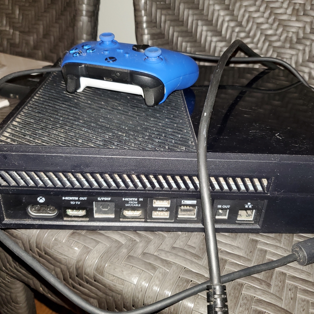 XBOX ONE CONSOLE MODEL 1540+Xbox Wireless Controller+high speed HDMI Cable